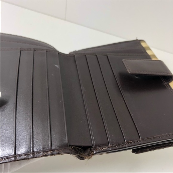 ❤️PRETTY❤️Authentic Burberry Wallet❤️ - Picture 3 of 10